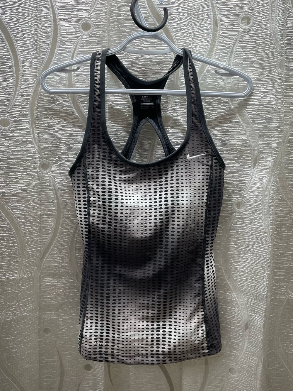 Nike Dri-FIT Tank Top Womens Medium Grey Black Racerback 485025-060 Gradient